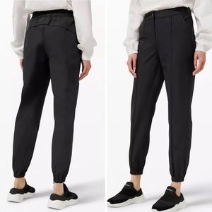 Lululemon Warpstreme High Rise Jogger 7/8 Length. Size 28. Black